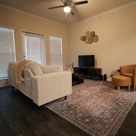Charming 2 Bedroom, 2 Bath Apartment Austin Exterior photo